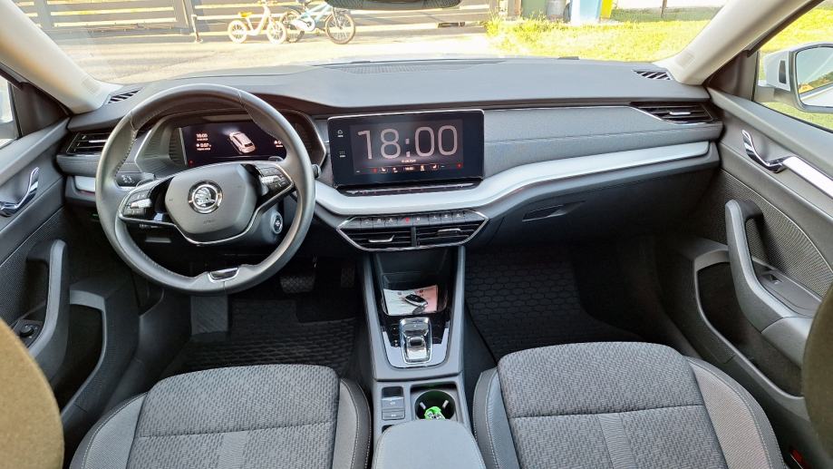 Škoda Octavia Combi 2,0 TDI Style, Webasto, HUD, perla, fotografija 9