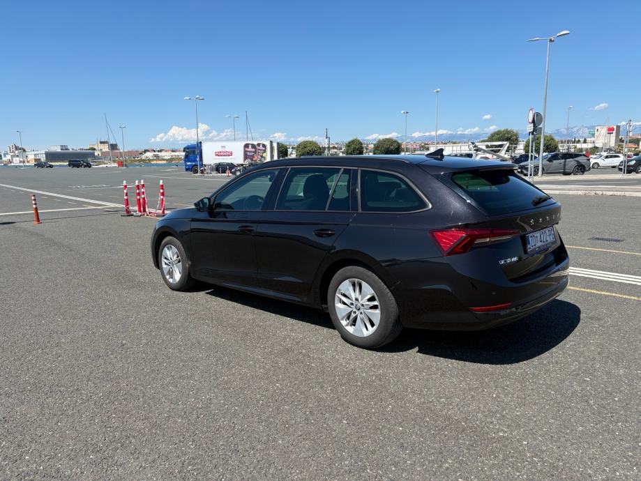 Škoda Octavia Combi 2.0 TDI DSG 150 KS, fotografija 4