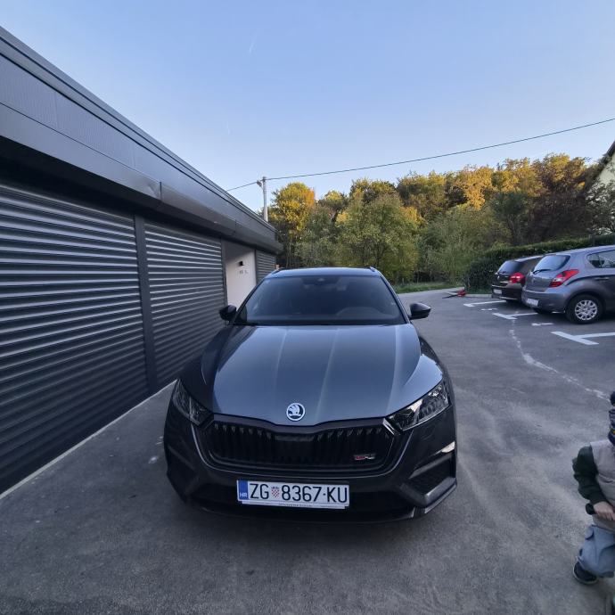 Škoda Octavia Combi 2,0 TDI automatik,napravljen velikk servis, fotografija 3