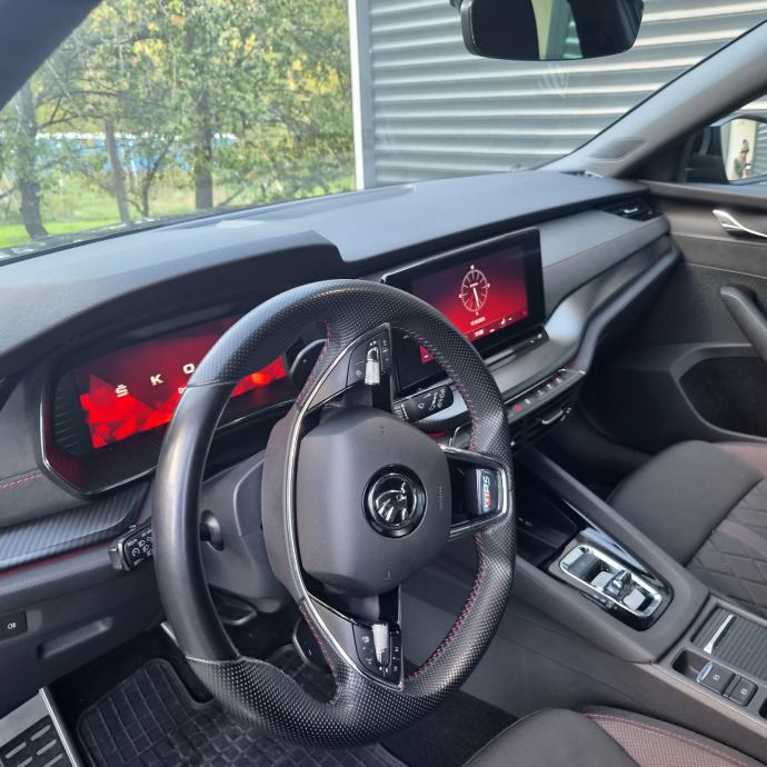 Škoda Octavia Combi 2,0 TDI automatik,napravljen velikk servis, fotografija 7