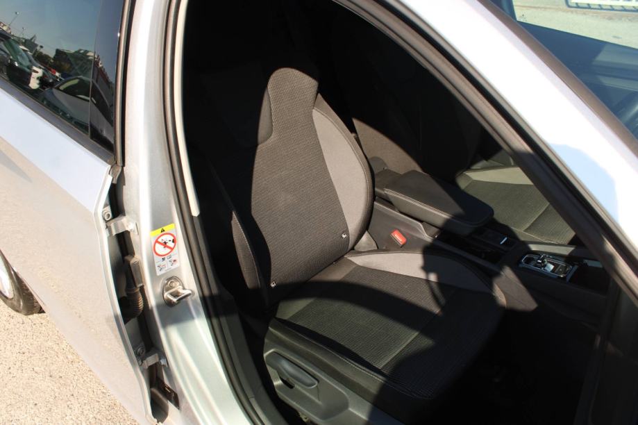 Škoda Octavia Combi 2.0 TDi DSG 150ks *LED, NAVIGACIJA, KAMERA*, fotografija 12