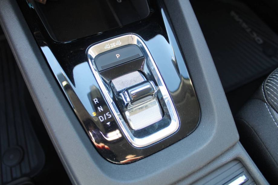 Škoda Octavia Combi 2.0 TDi DSG 4x4, fotografija 16