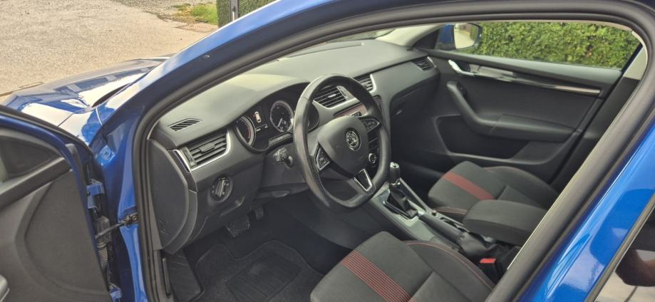 Škoda Octavia Combi 2,0 TDI DSG automatik, fotografija 9