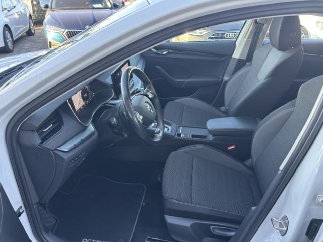 Škoda Octavia Combi 2,0 TDI DSG Execitive, fotografija 11