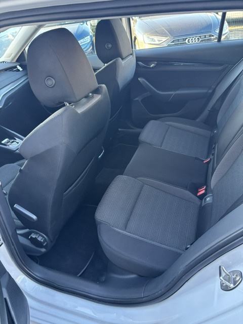 Škoda Octavia Combi 2,0 TDI DSG Execitive, fotografija 12