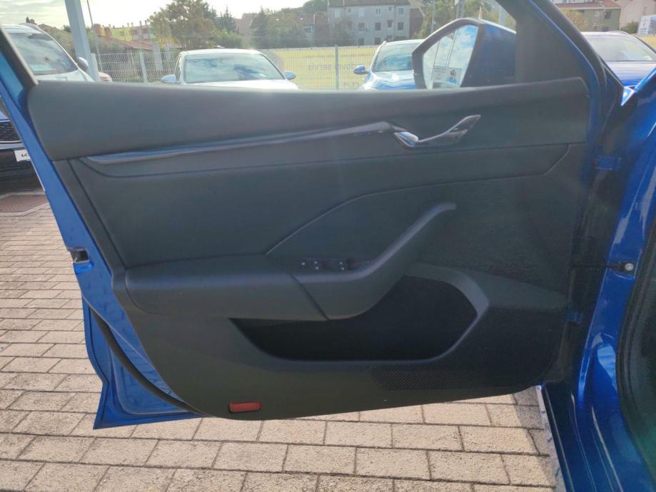 Škoda Octavia Combi 2.0 TDI DSG EXECUTIVE, fotografija 13