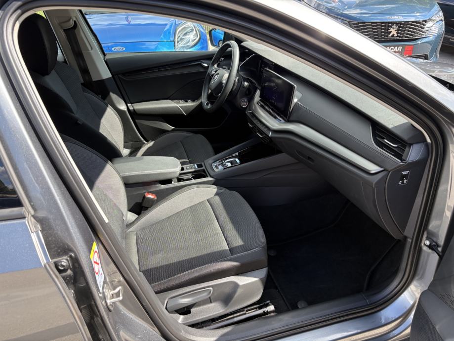 Škoda Octavia Combi 2,0 TDI, DSG- savršeno stanje !! Reg. godinu dana, fotografija 5
