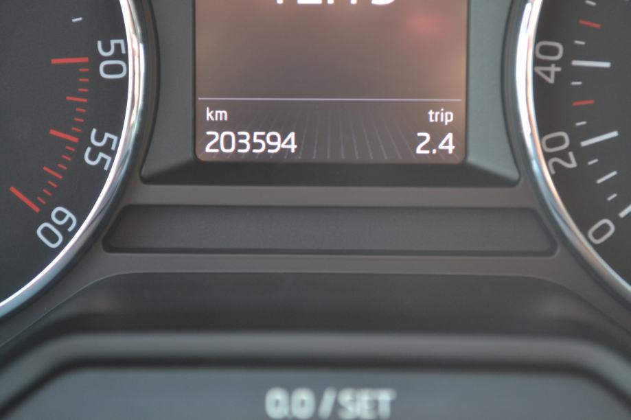 Škoda Octavia Combi 2,0 TDI ** euro 6 ** MOTOR I LIMARIJA ODLIČNI **, fotografija 17