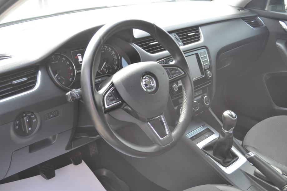 Škoda Octavia Combi 2,0 TDI ** euro 6 ** MOTOR I LIMARIJA ODLIČNI **, fotografija 7