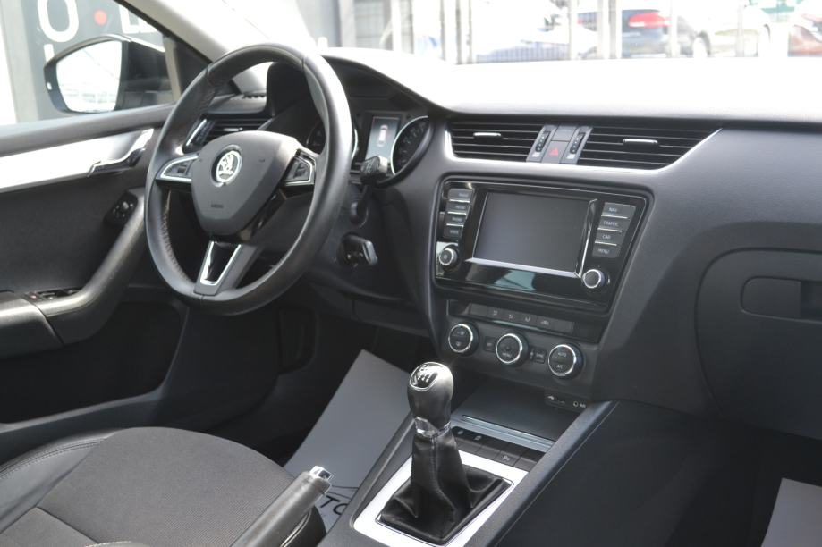 Škoda Octavia Combi 2,0 TDI ** euro 6 ** MOTOR I LIMARIJA ODLIČNI **, fotografija 13