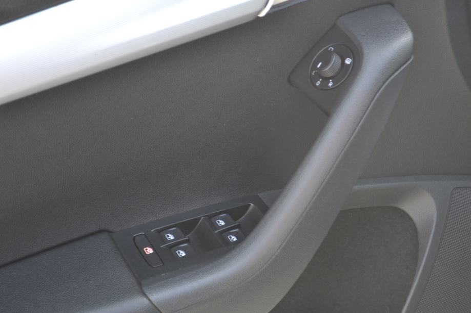 Škoda Octavia Combi 2,0 TDI ** euro 6 ** MOTOR I LIMARIJA ODLIČNI **, fotografija 8