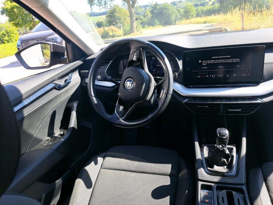 Škoda Octavia Combi 2,0 TDI, navi,led,leasing rata 220e, fotografija 3