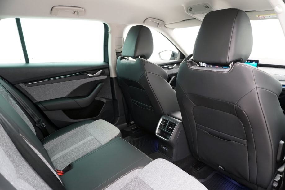 Škoda Octavia Combi 2.0 TDI SCR | Cjena uključuje troškove uvoza, fotografija 18