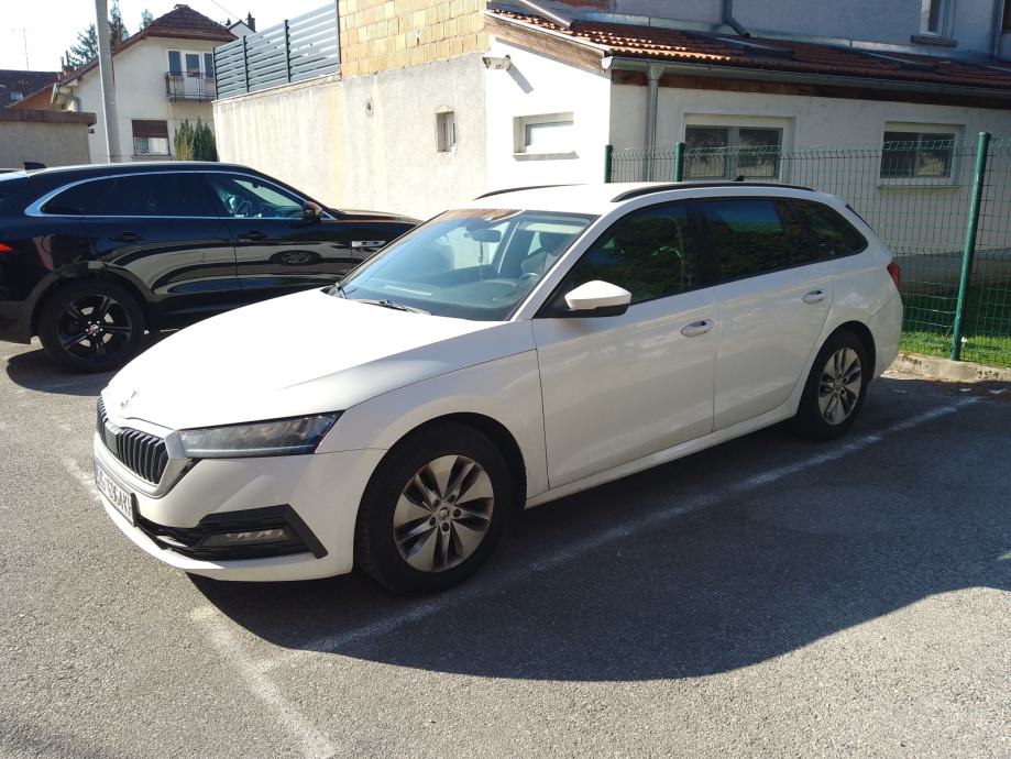 Škoda Octavia Combi 2022. god, automatik, tvorničko jamstvo, fotografija 3