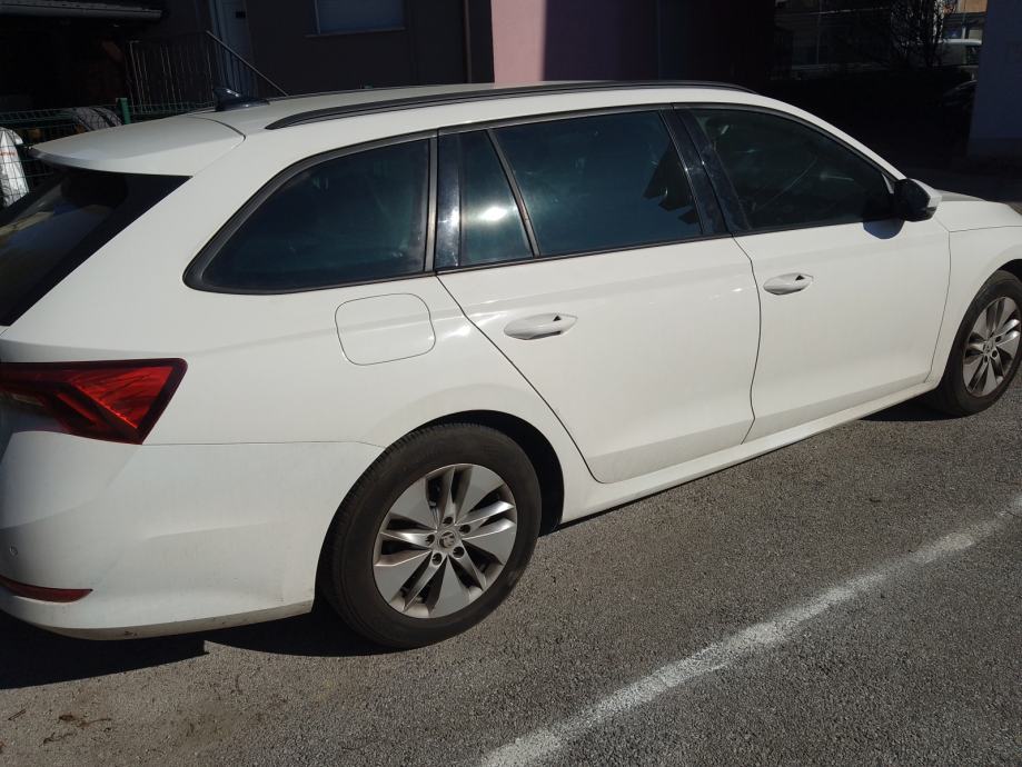 Škoda Octavia Combi 2022. god, automatik, tvorničko jamstvo, fotografija 5