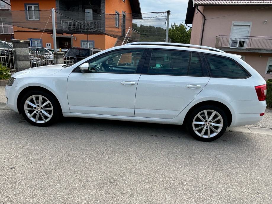 Škoda Octavia Combi 2,0 TDI, fotografija 8