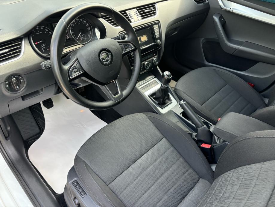 Škoda Octavia Combi 2,0 TDI, fotografija 9
