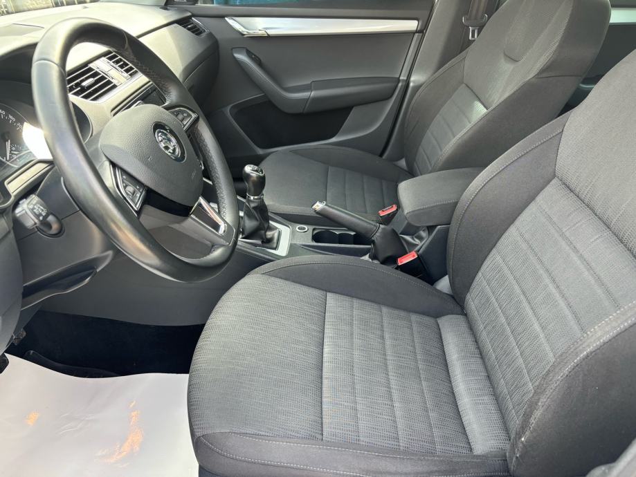Škoda Octavia Combi 2,0 TDI, fotografija 10