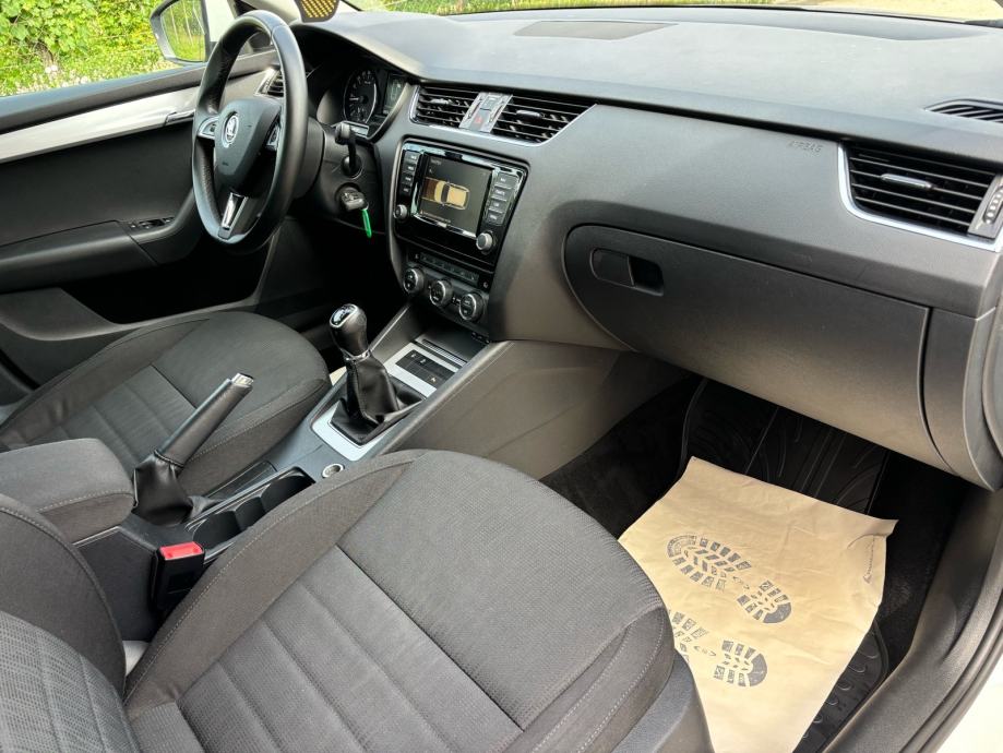 Škoda Octavia Combi 2,0 TDI, fotografija 11