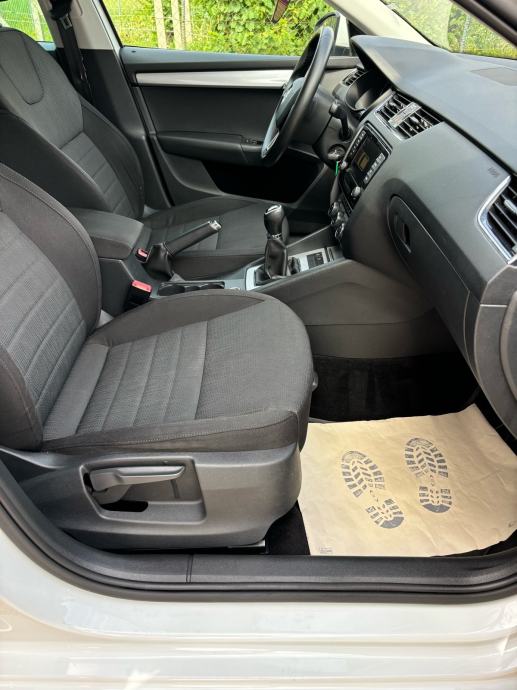 Škoda Octavia Combi 2,0 TDI, fotografija 12