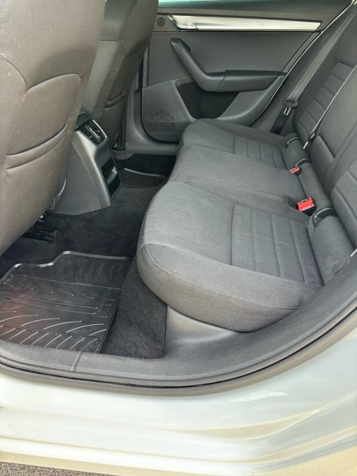 Škoda Octavia Combi 2,0 TDI, fotografija 13