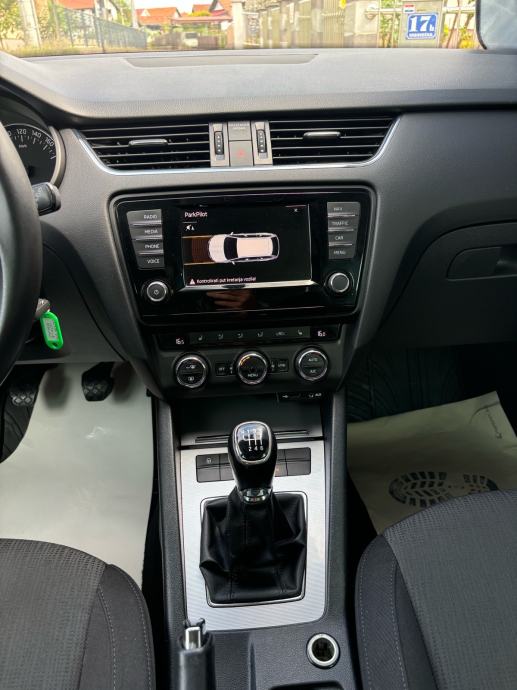 Škoda Octavia Combi 2,0 TDI, fotografija 15