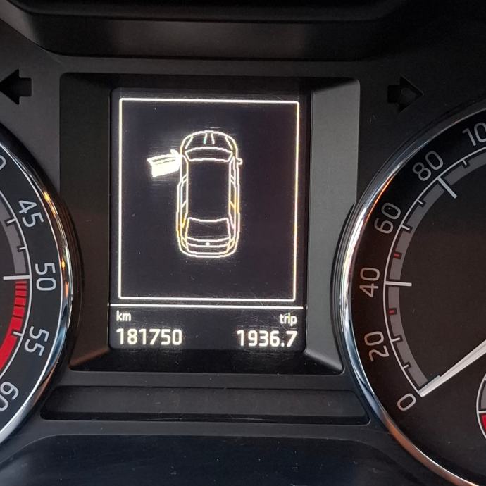 Škoda Octavia Combi 2,0 TDI, fotografija 6