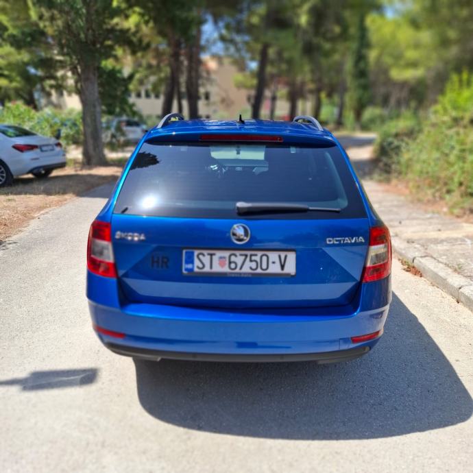 Škoda Octavia Combi 2,0 TDI, fotografija 3