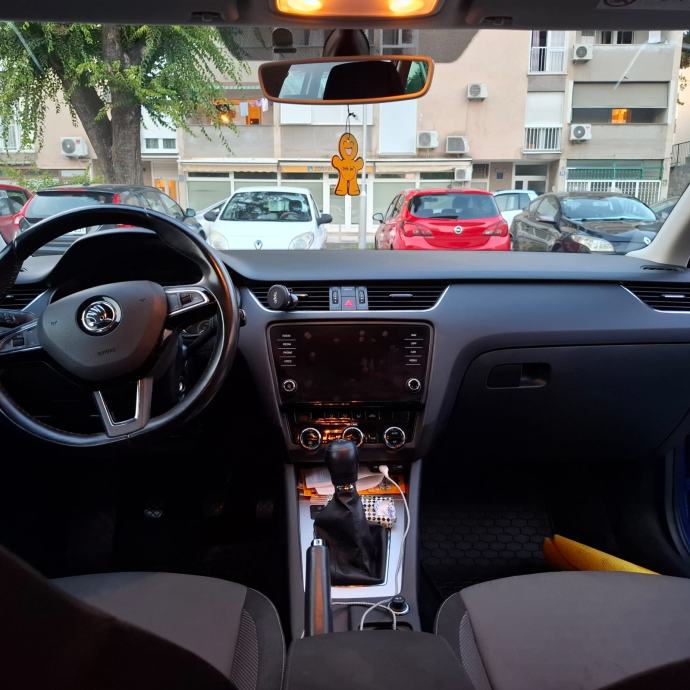 Škoda Octavia Combi 2,0 TDI, fotografija 5
