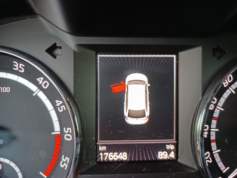 Škoda Octavia Combi 2,0 TDI, fotografija 5