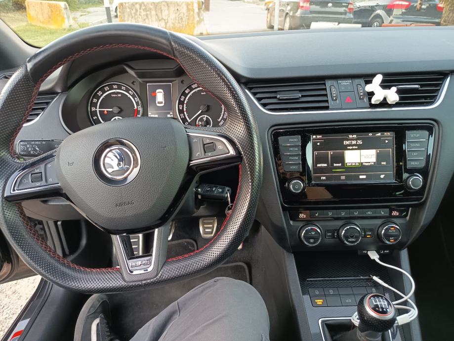 Škoda Octavia Combi 2,0 TDI, fotografija 6