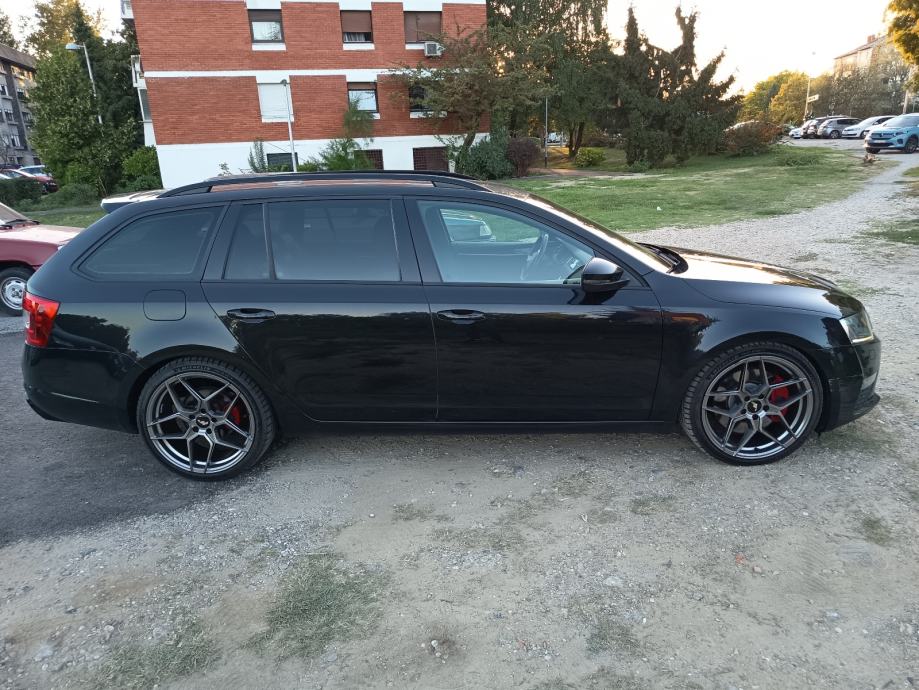 Škoda Octavia Combi 2,0 TDI, fotografija 2