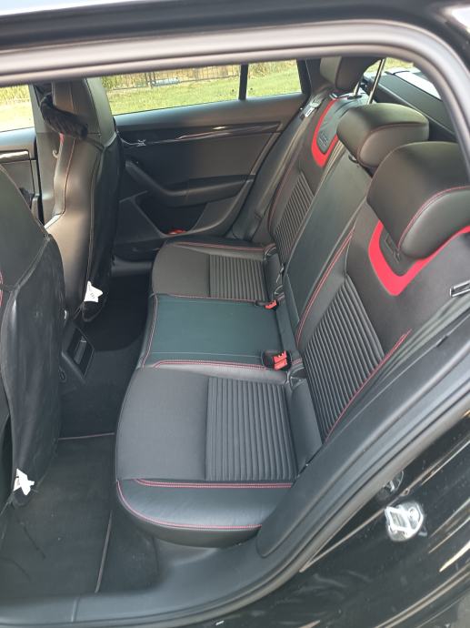 Škoda Octavia Combi 2,0 TDI, fotografija 8
