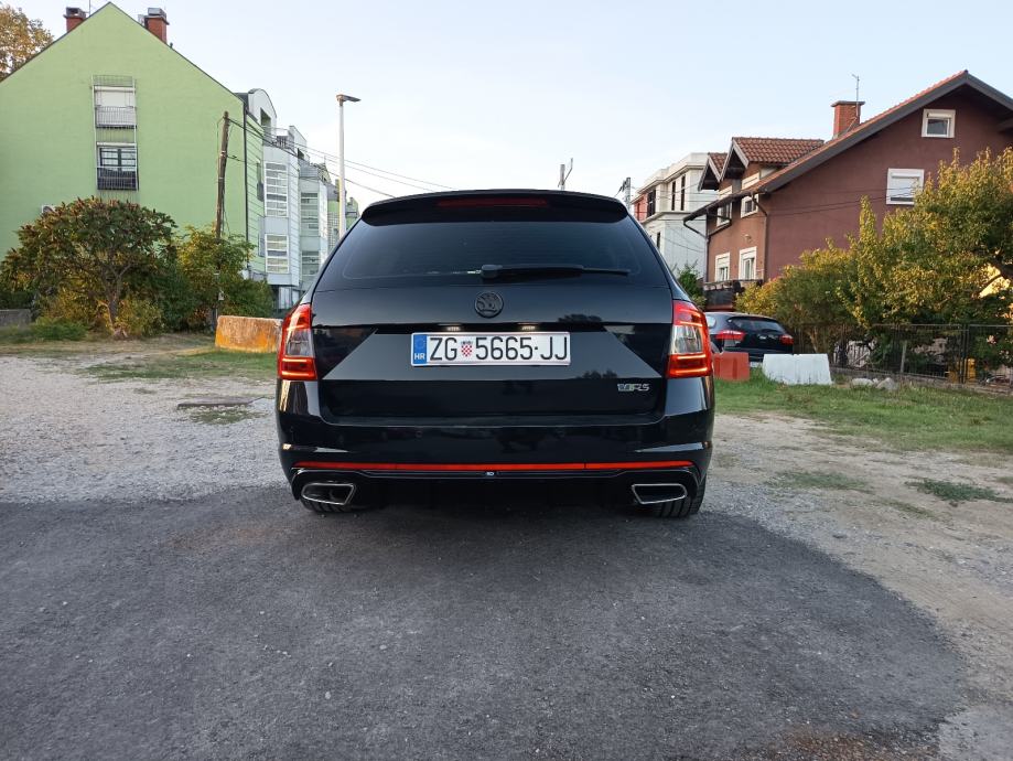 Škoda Octavia Combi 2,0 TDI, fotografija 3
