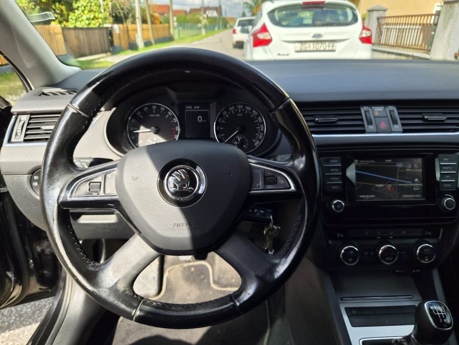 Škoda Octavia Combi 2,0 TDI, fotografija 9
