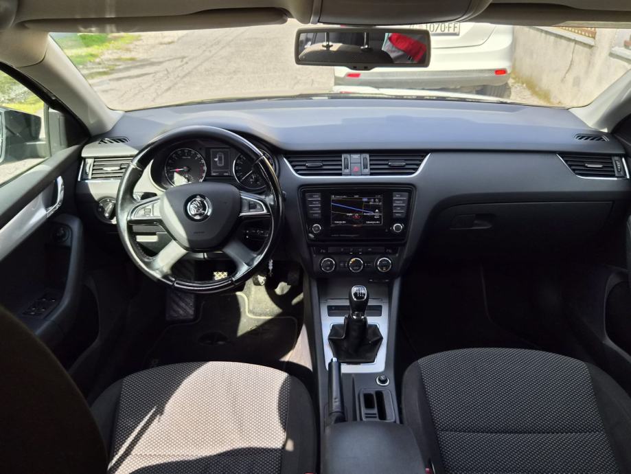Škoda Octavia Combi 2,0 TDI, fotografija 8