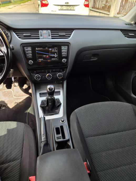 Škoda Octavia Combi 2,0 TDI, fotografija 11