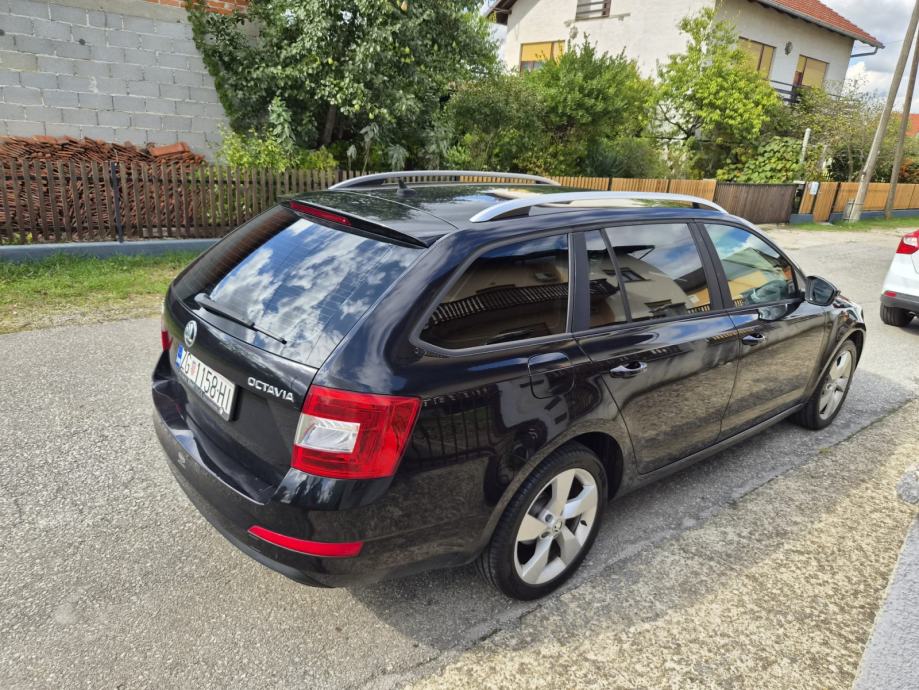 Škoda Octavia Combi 2,0 TDI, fotografija 4