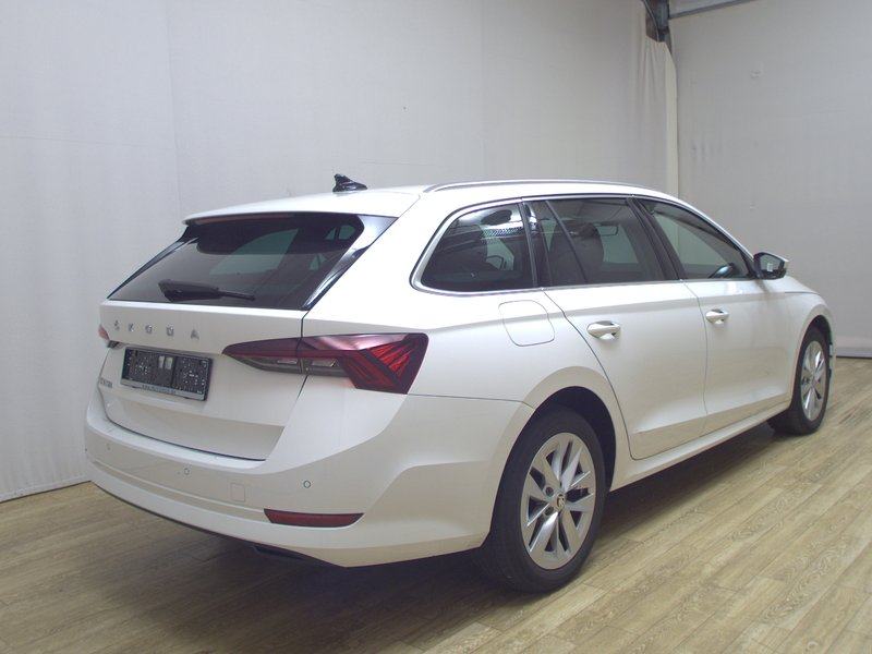 Škoda Octavia Combi 2.0 TDI Style automatik • HUD • ACC, fotografija 4