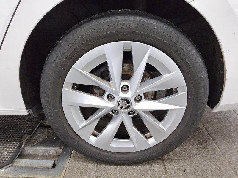 Škoda Octavia Combi 2.0 TDI Style automatik • HUD • ACC, fotografija 11