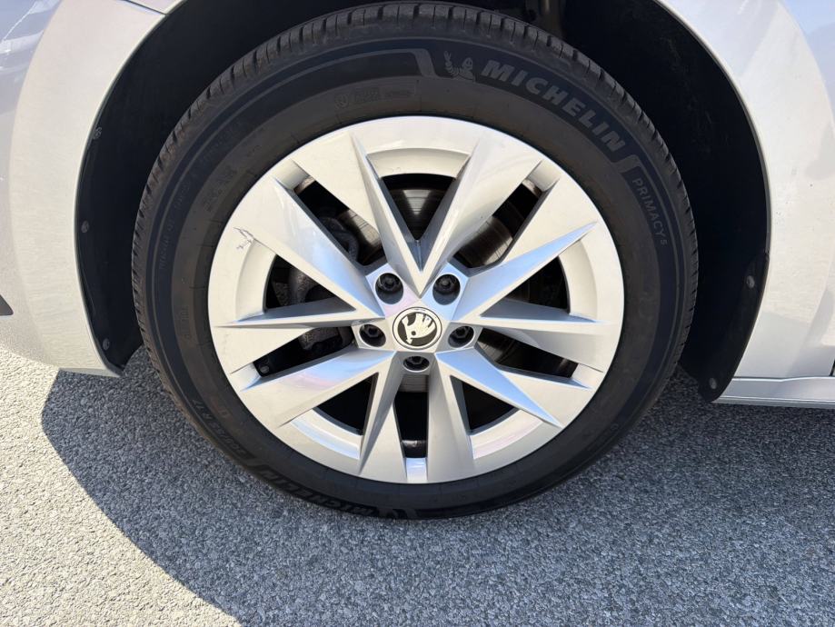 SKODA OCTAVIA Combi 2023 • PREMIUM jamstvo • AutoZubak Rabljena, fotografija 16