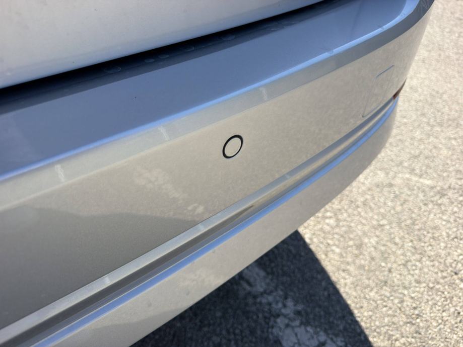 SKODA OCTAVIA Combi 2023 • PREMIUM jamstvo • AutoZubak Rabljena, fotografija 18