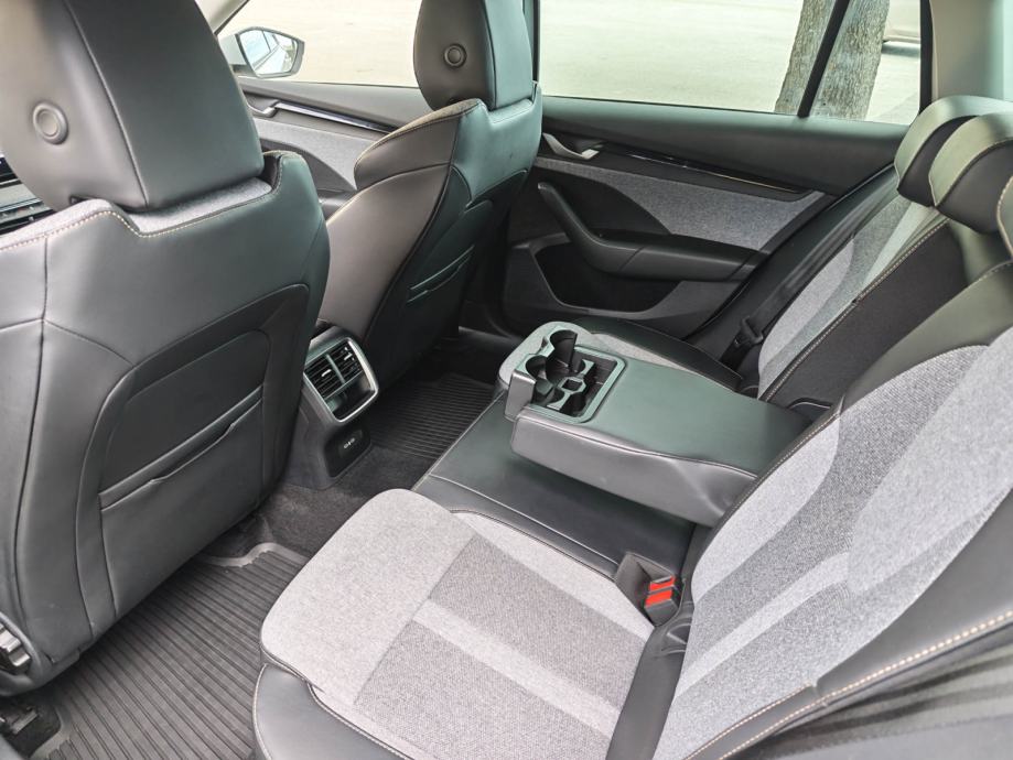 Škoda Octavia Combi FL Selection 2,0 TDI, HR, PDV, reg 08/27, fotografija 15
