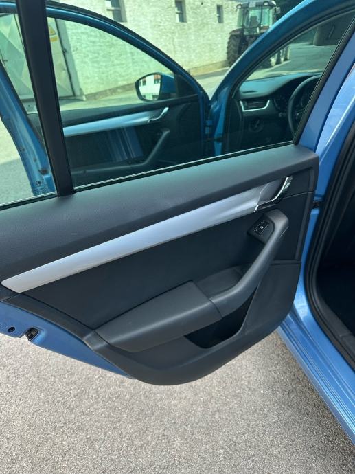 Skoda octavia combi/PRVI VLASNIK/KUPLJENA U AUTO ŠTASNI, fotografija 5