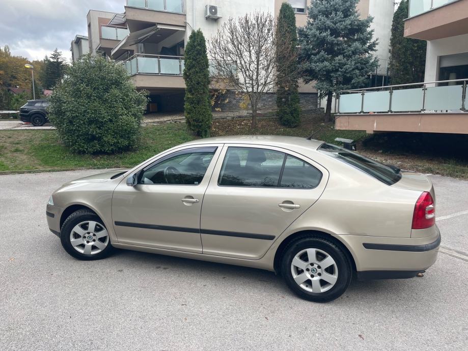 Skoda Octavia II. Elegance, 2006. Prvi vlasnik, servisna knjiga 220.00, pogled izvana - slika 3