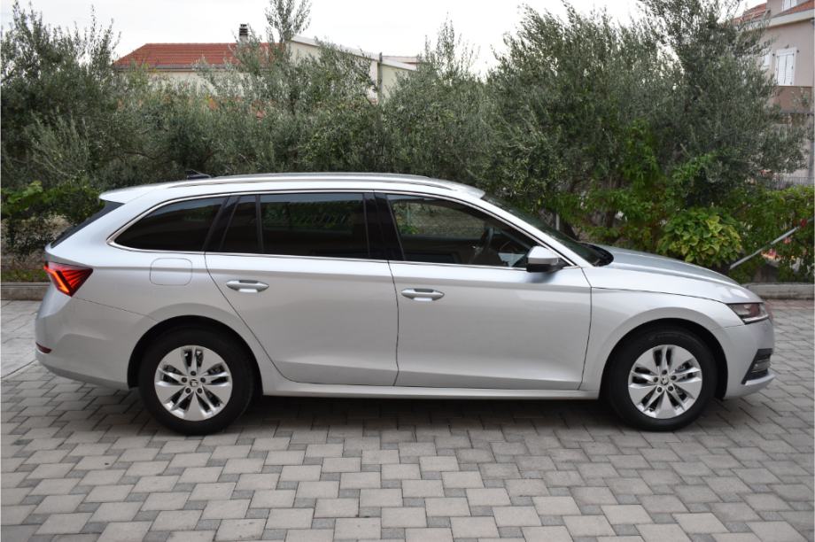 Škoda Octavia Combi 2.0 TDI Automatik -Ambilight,Kamera,DAB -Clever, fotografija 5