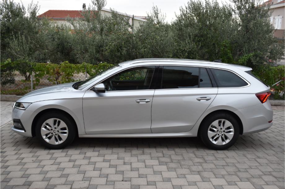 Škoda Octavia Combi 2.0 TDI Automatik -Ambilight,Kamera,DAB -Clever, fotografija 4