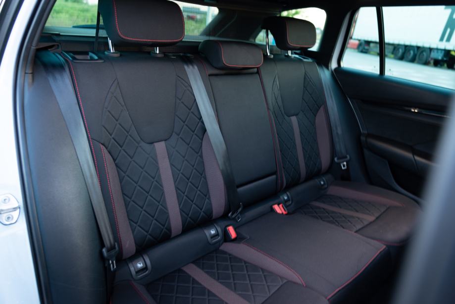 Škoda Octavia RS 2.0 TDI DSG 200 KS Panorama Matrix HUD Kessy Servisna, fotografija 14
