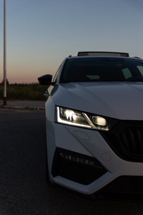 Škoda Octavia RS 2.0 TDI DSG 200 KS Panorama Matrix HUD Kessy Servisna, fotografija 8