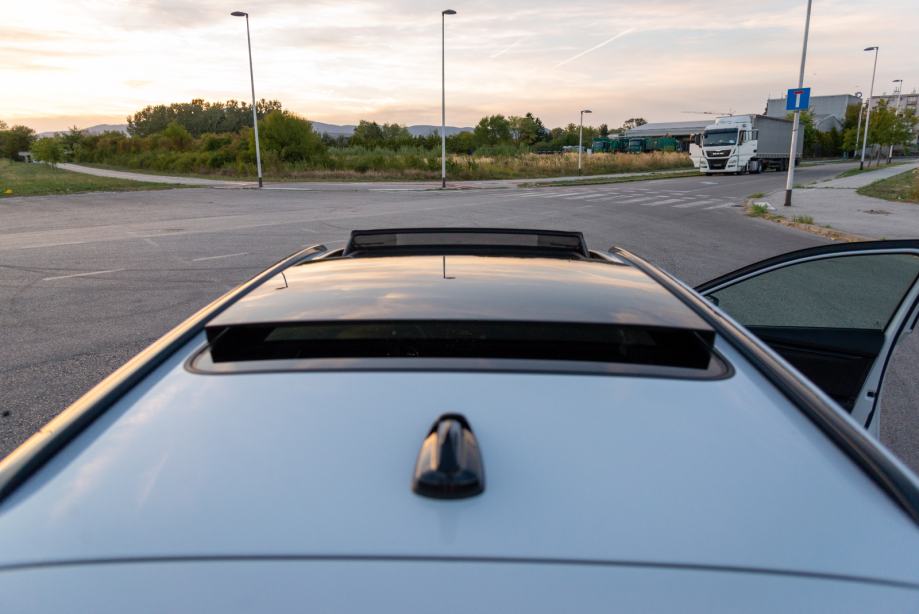 Škoda Octavia RS 2.0 TDI DSG 200 KS Panorama Matrix HUD Kessy Servisna, fotografija 11